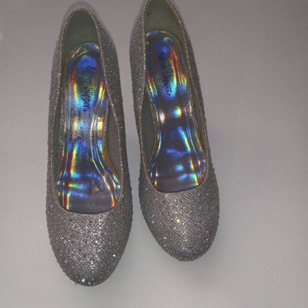 Women spanking grey high heels 9.5 shoes